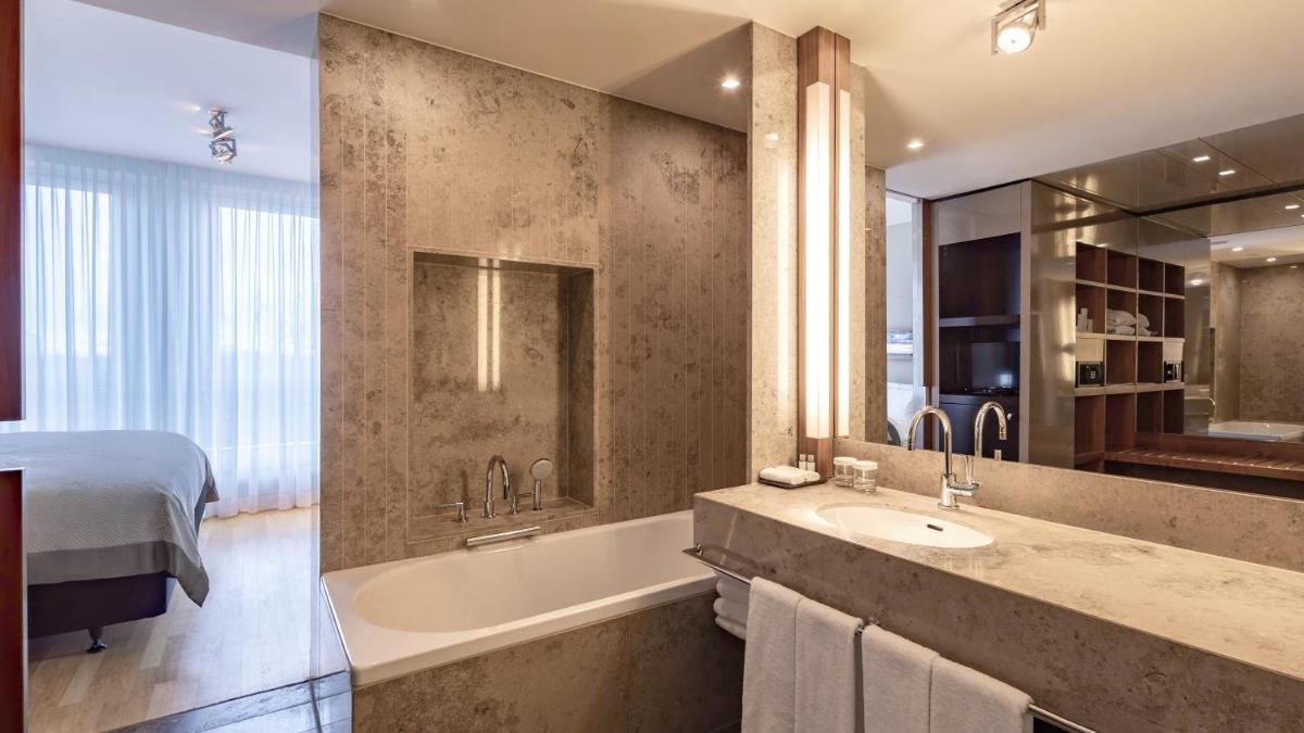 Ein Badezimmer in der Unterkunft InterContinental Berlin by IHG