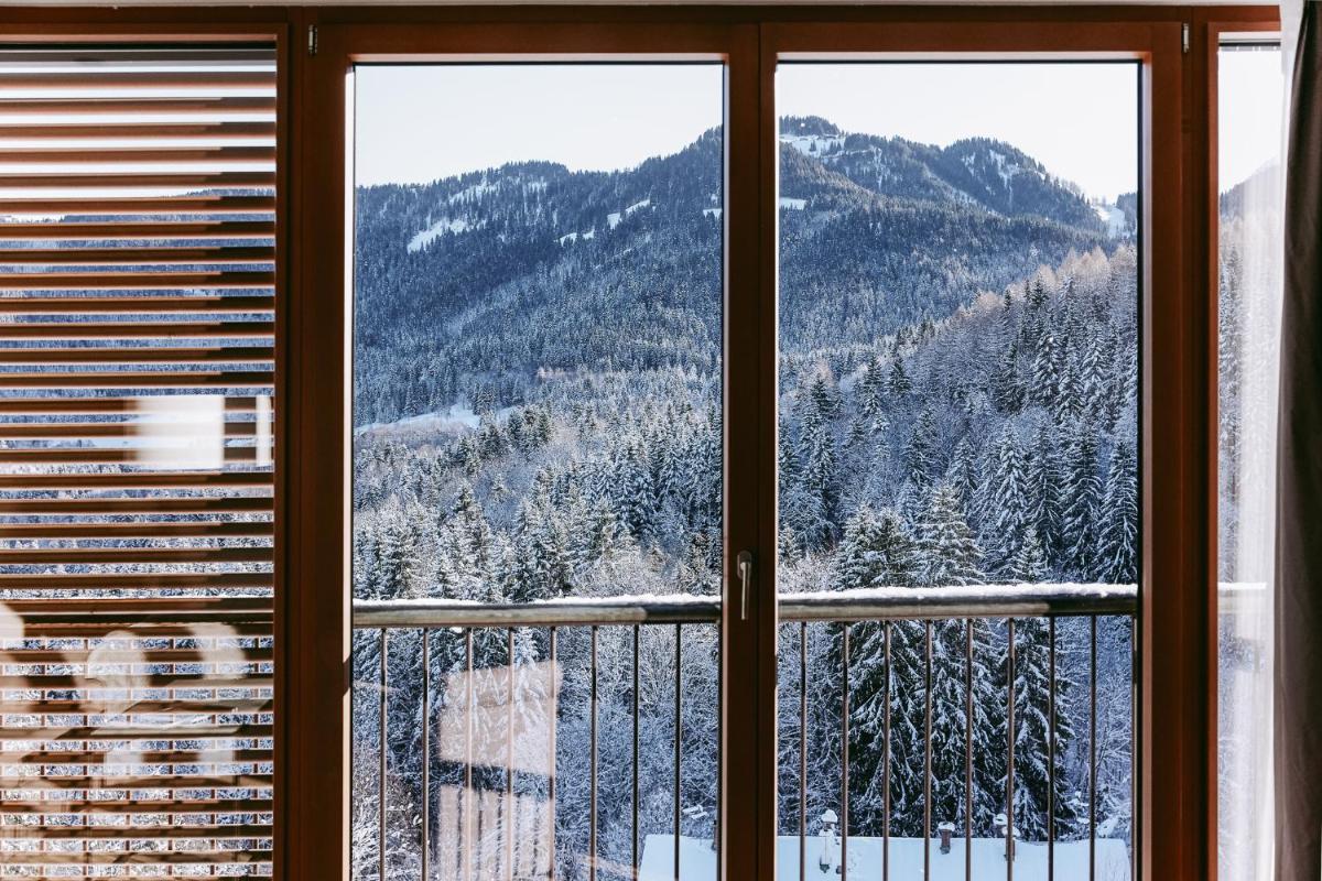 Ein allgemeiner Bergblick oder ein Berglick von des Resorts aus