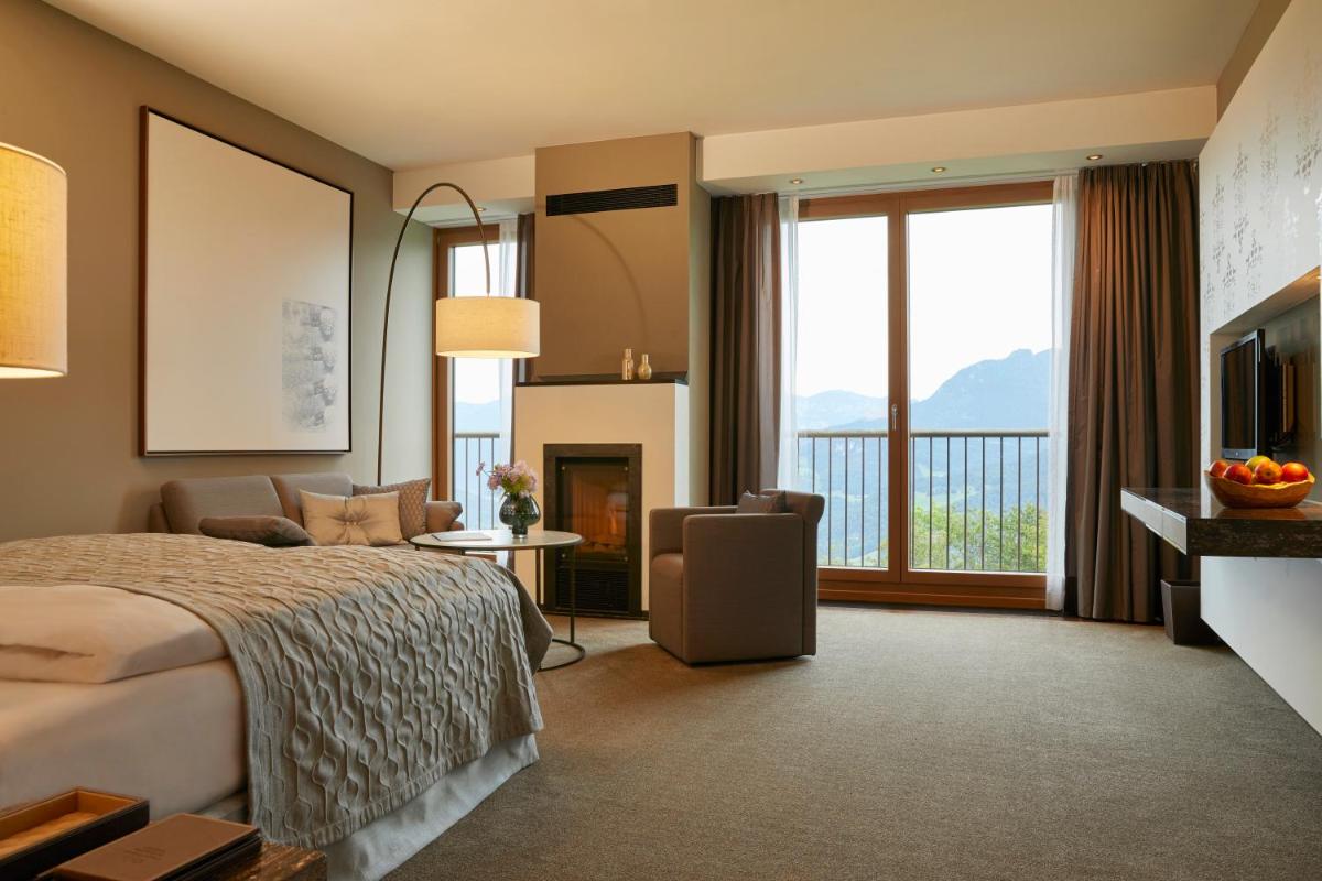Ein Bett oder Betten in einem Zimmer der Unterkunft Kempinski Hotel Berchtesgaden