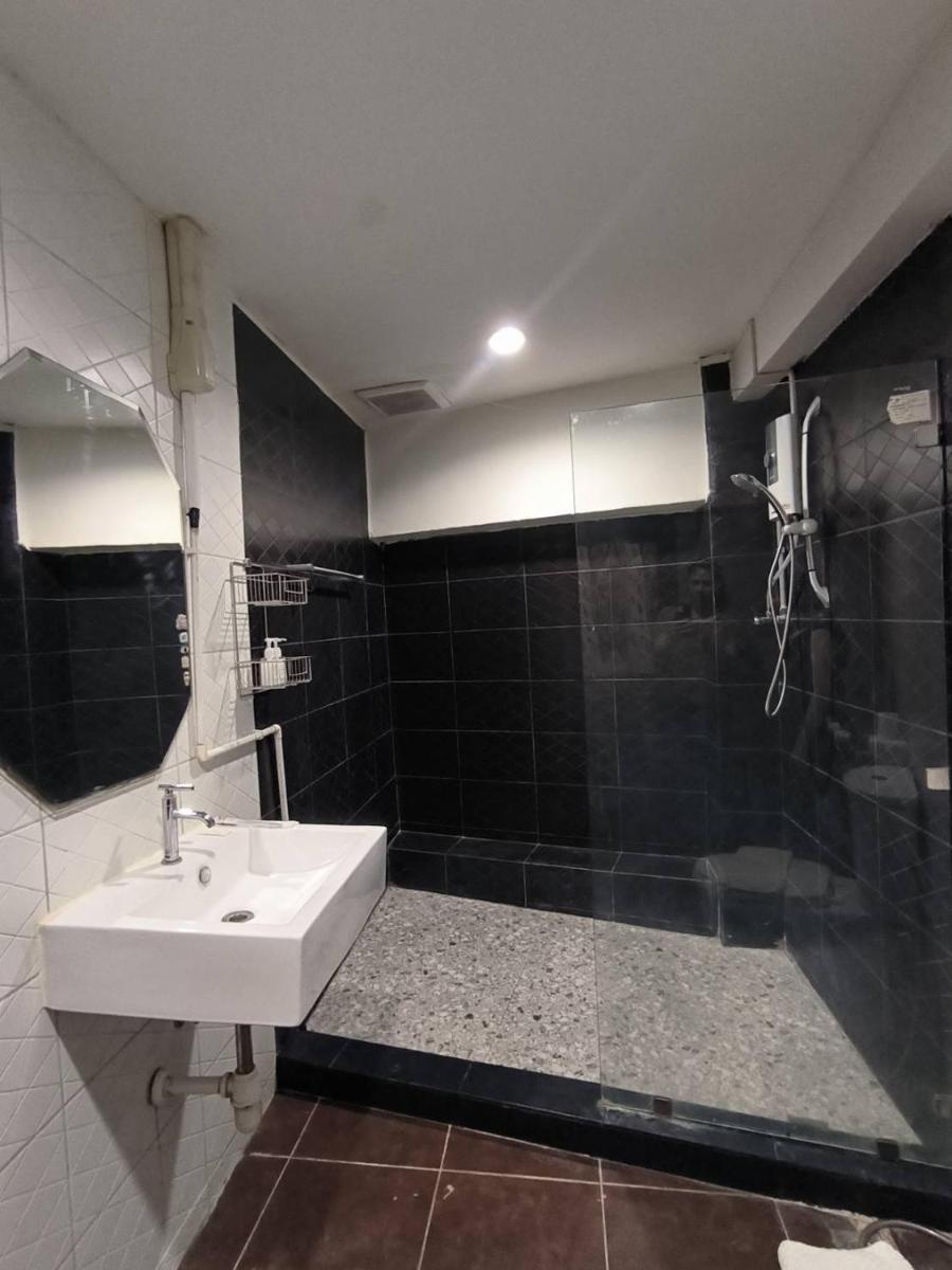Around The World Bed and Breakfast - Hizvo