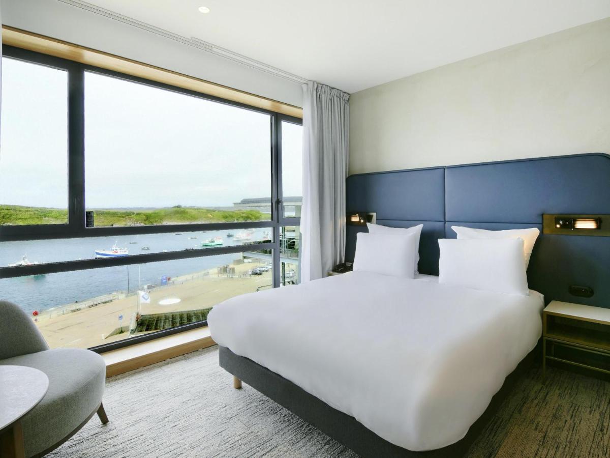 Un ou plusieurs lits dans un hébergement de l'établissement Sainte-Barbe Hotel & Spa Le Conquet - MGallery Collection