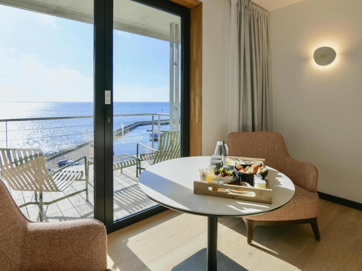 Vue générale sur la mer ou vue sur la mer prise depuis l'hôtel