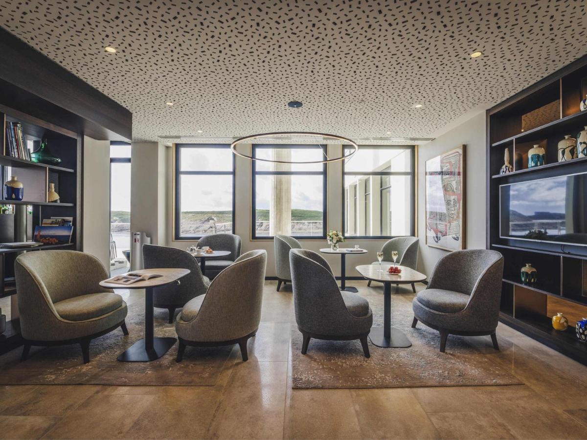Coin salon dans l'établissement Sainte-Barbe Hotel & Spa Le Conquet - MGallery Collection