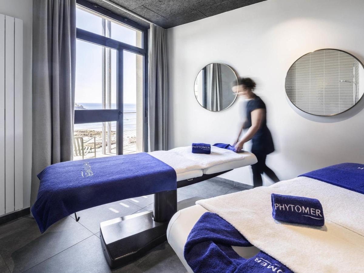 Un ou plusieurs lits dans un hébergement de l'établissement Sainte-Barbe Hotel & Spa Le Conquet - MGallery Collection
