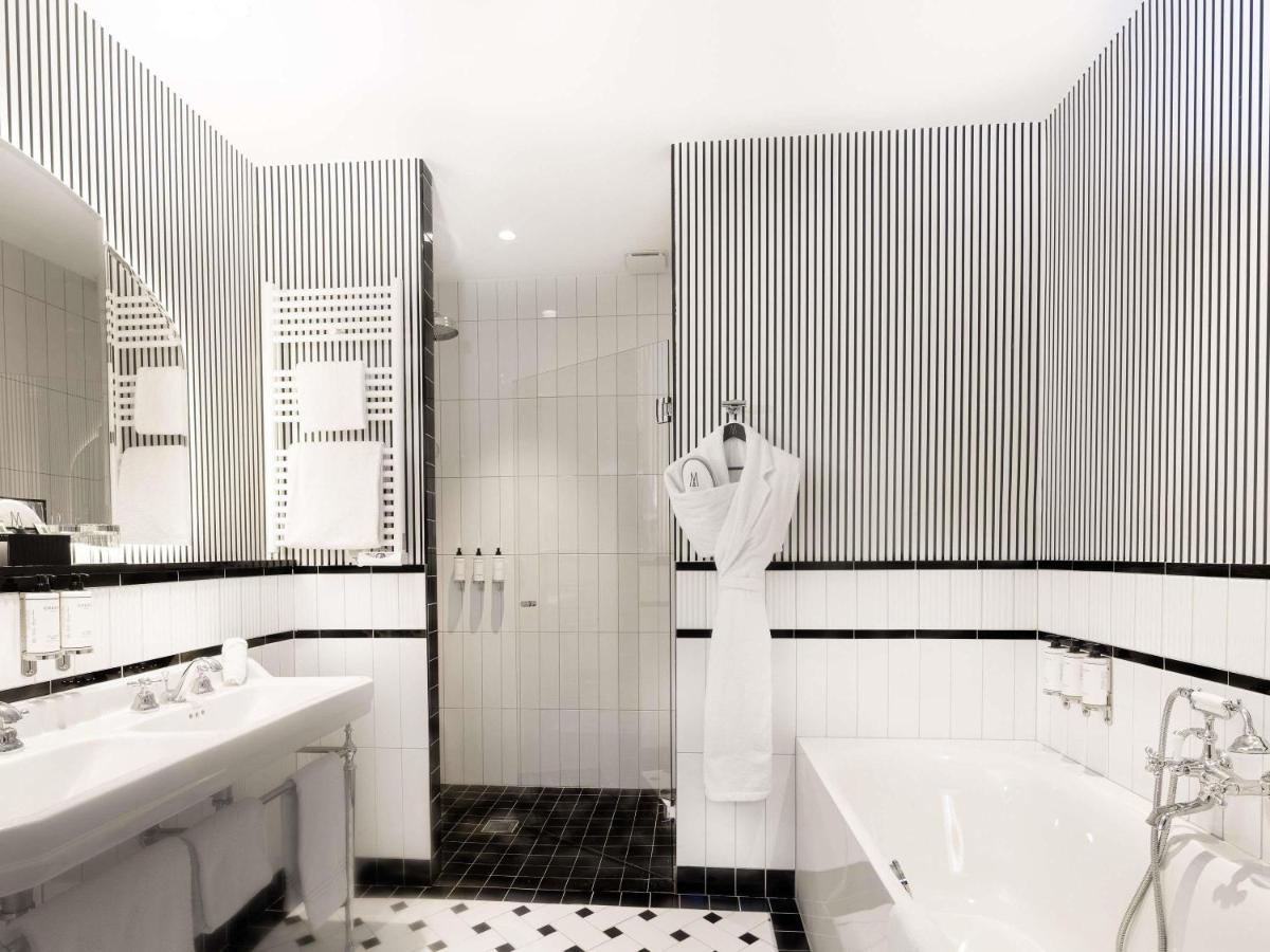 Salle de bains dans l'établissement The 1932 Hotel & Spa Cap d'Antibes - MGallery Collection