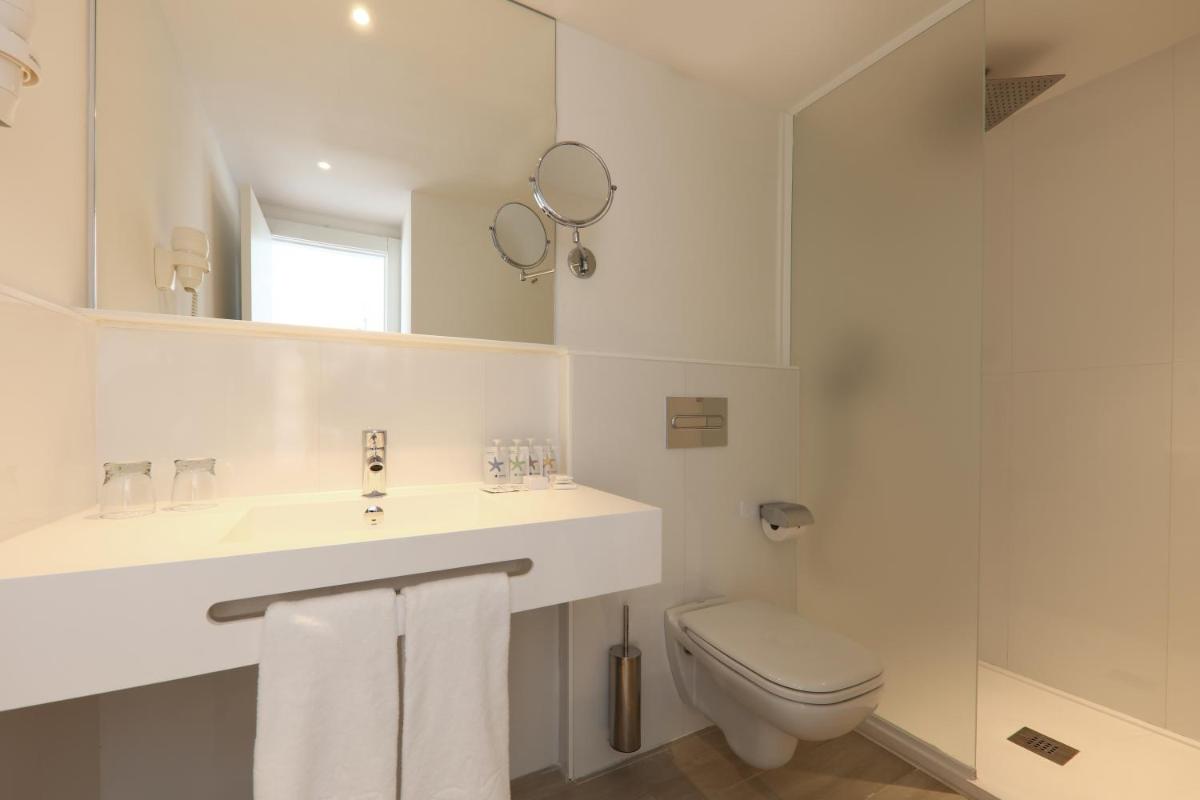 Un baño de Iberostar Waves Bahía de Palma - Adults Only
