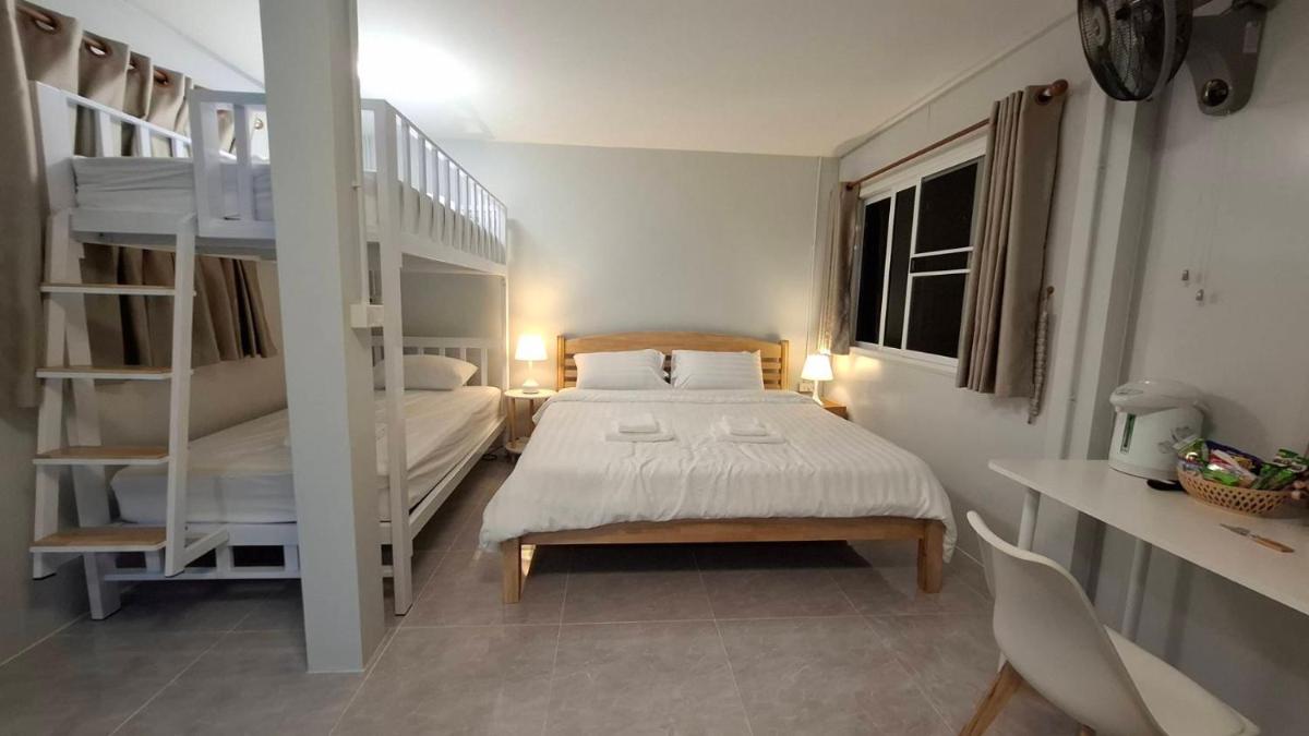 Yellow house salaya - Housity