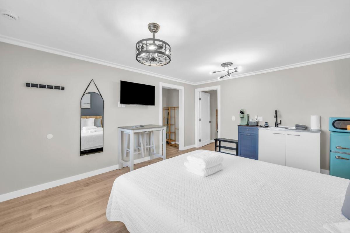 Dry Dock Inn - Housity