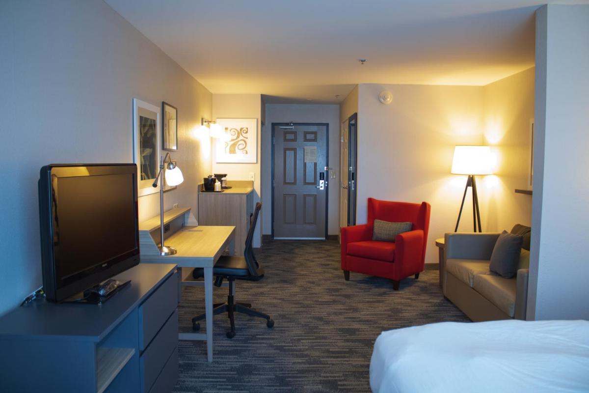Country Inn & Suites by Radisson, Carlisle, PA - Housity