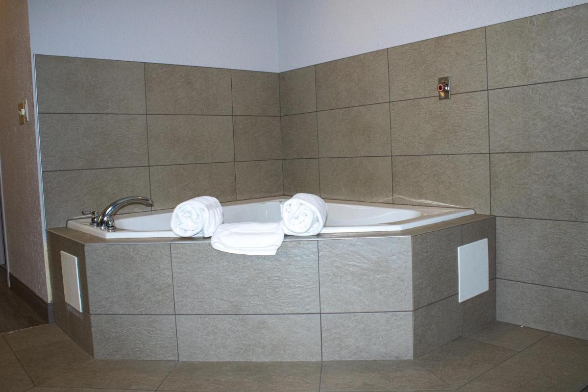 Country Inn & Suites by Radisson, Carlisle, PA - Housity