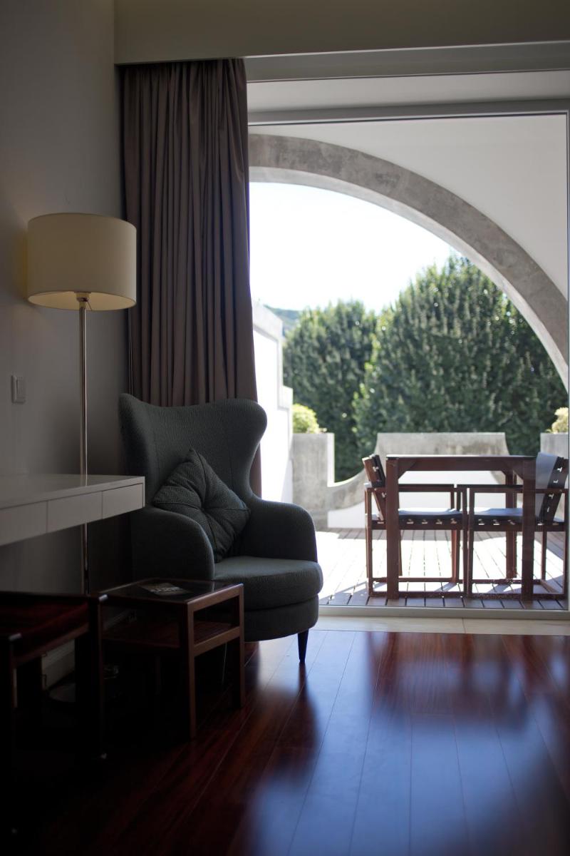 Uma área de estar em Hotel São Bento da Porta Aberta & Spa