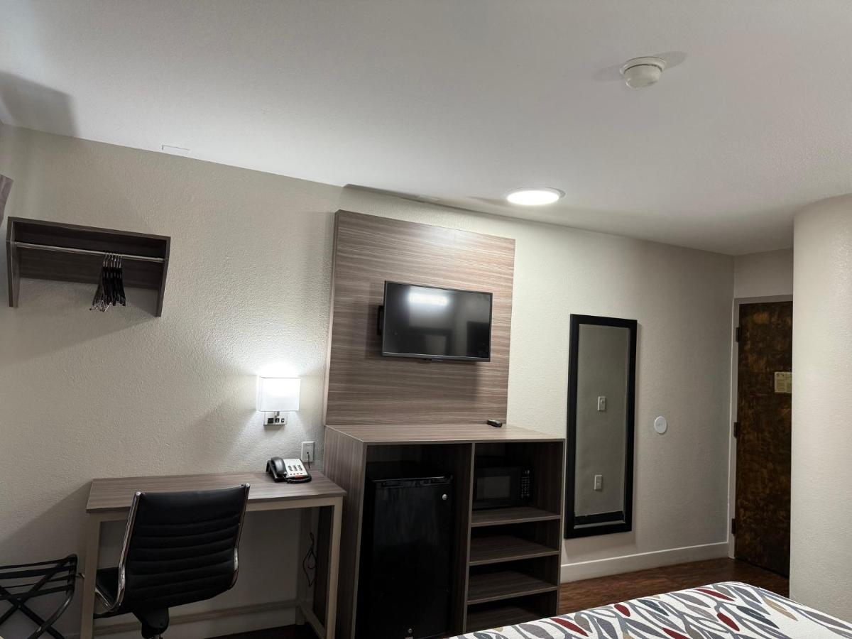 Red Roof Inn Austin - Round Rock - Housity