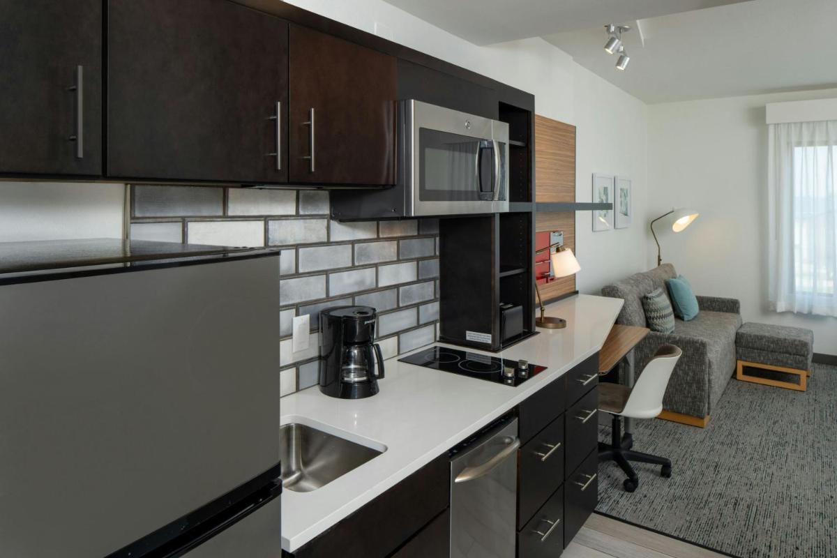 TownePlace Suites by Marriott Foley at OWA - Housity