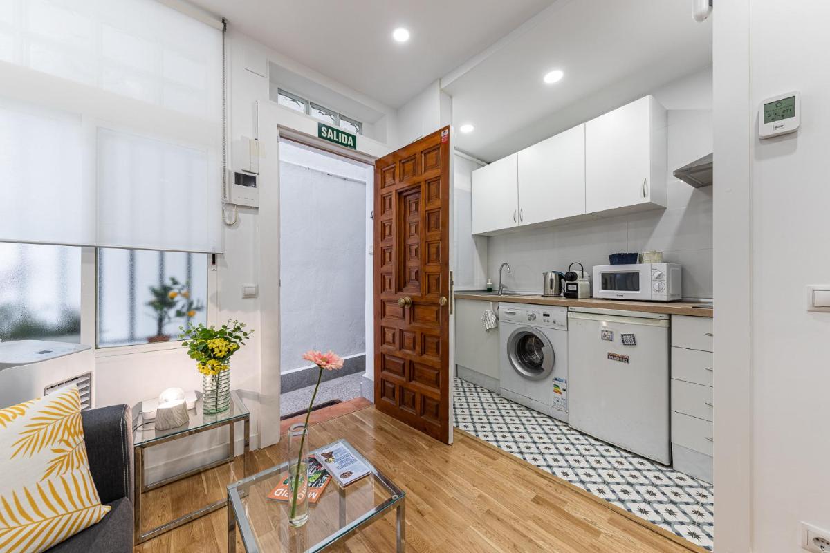 BNBHolder Adorable Studio Centre - Housity