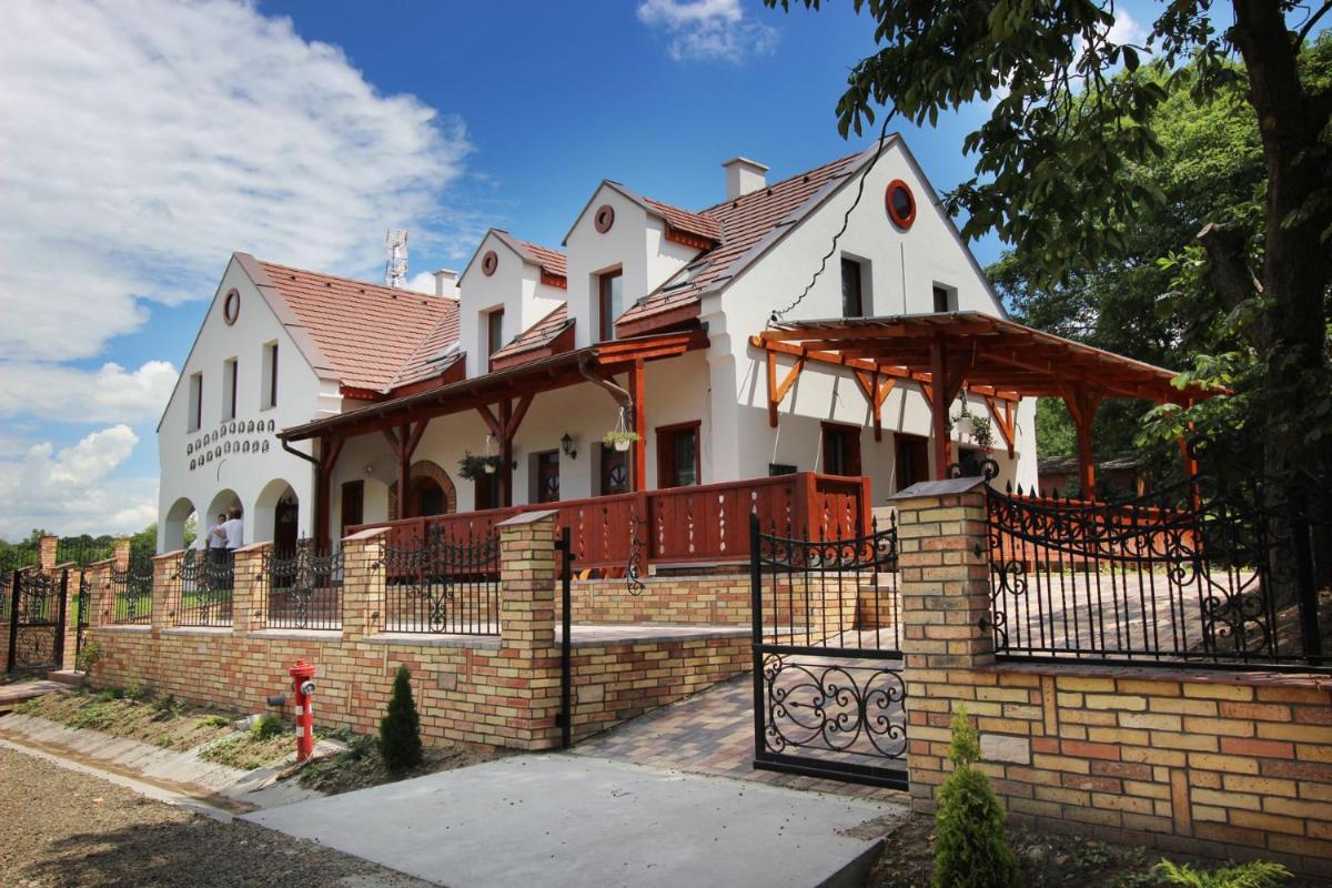 Gesztenyés Vendégház - Housity