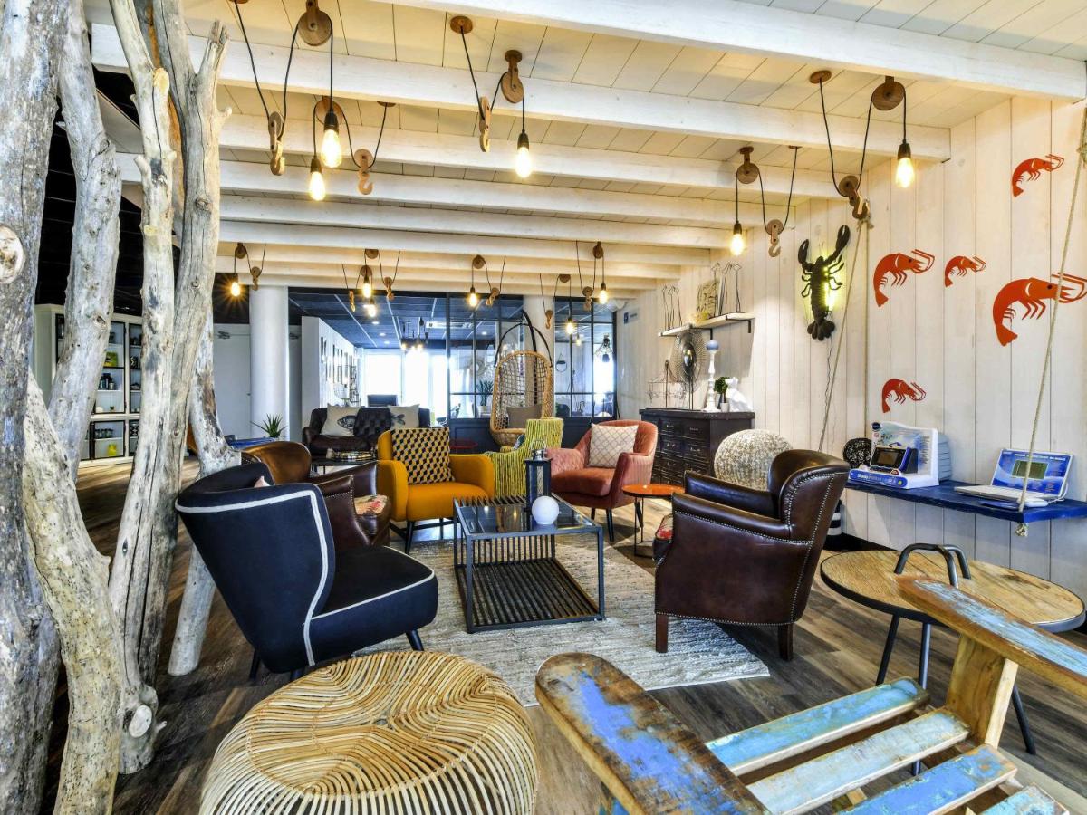 Coin salon dans l'établissement ibis styles La Rochelle Thalasso Chatelaillon