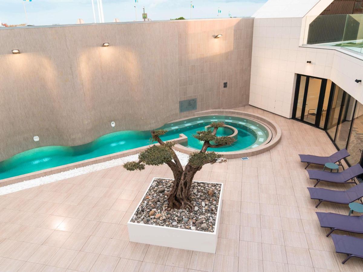 Piscine de l'établissement ibis styles La Rochelle Thalasso Chatelaillon ou située à proximité