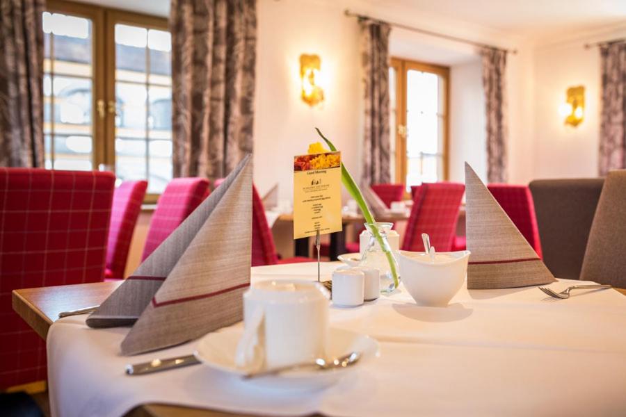Hotel Schloss Leitheim - Housity