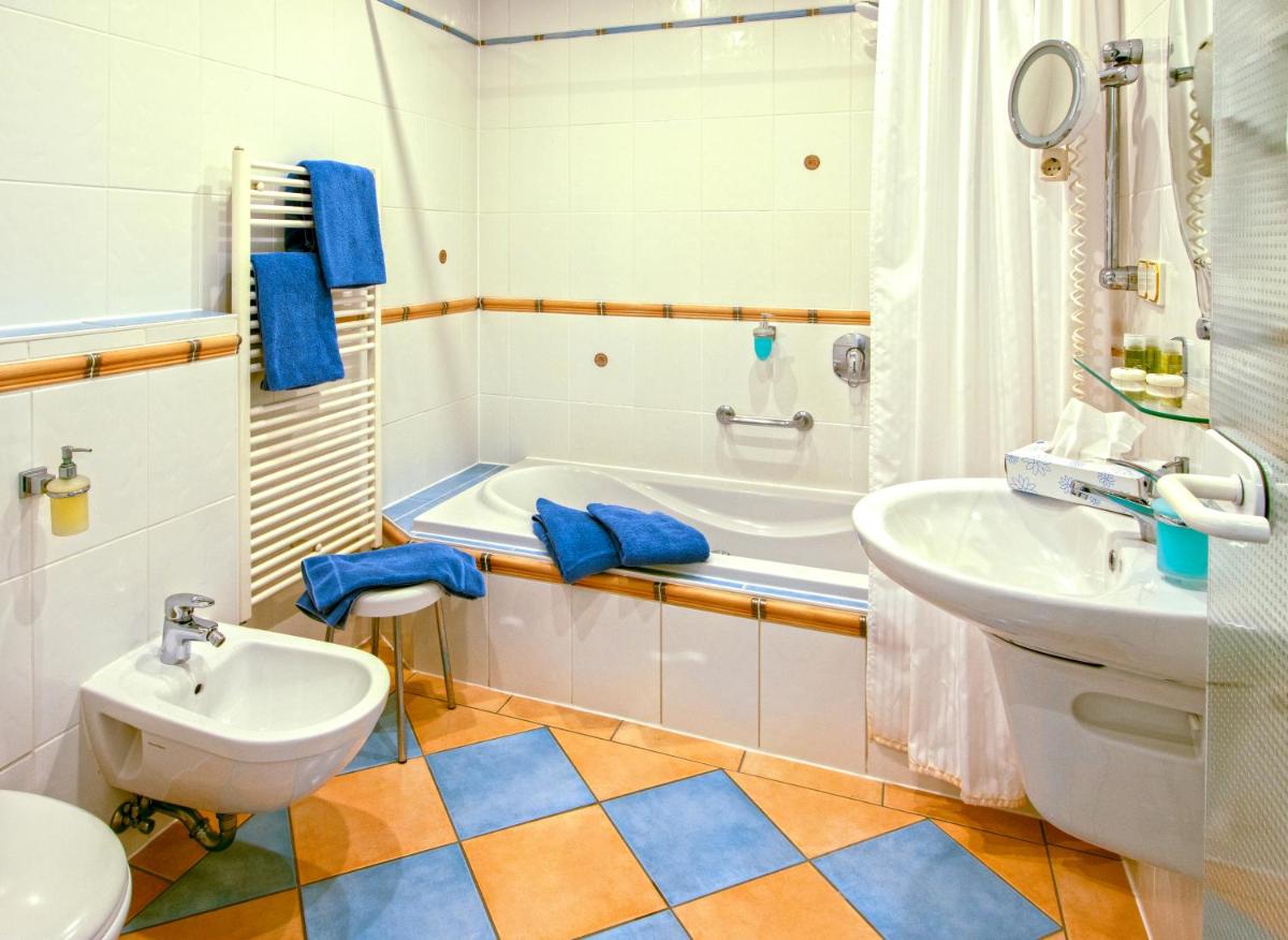 Hotel Westerwälder Hof - Housity