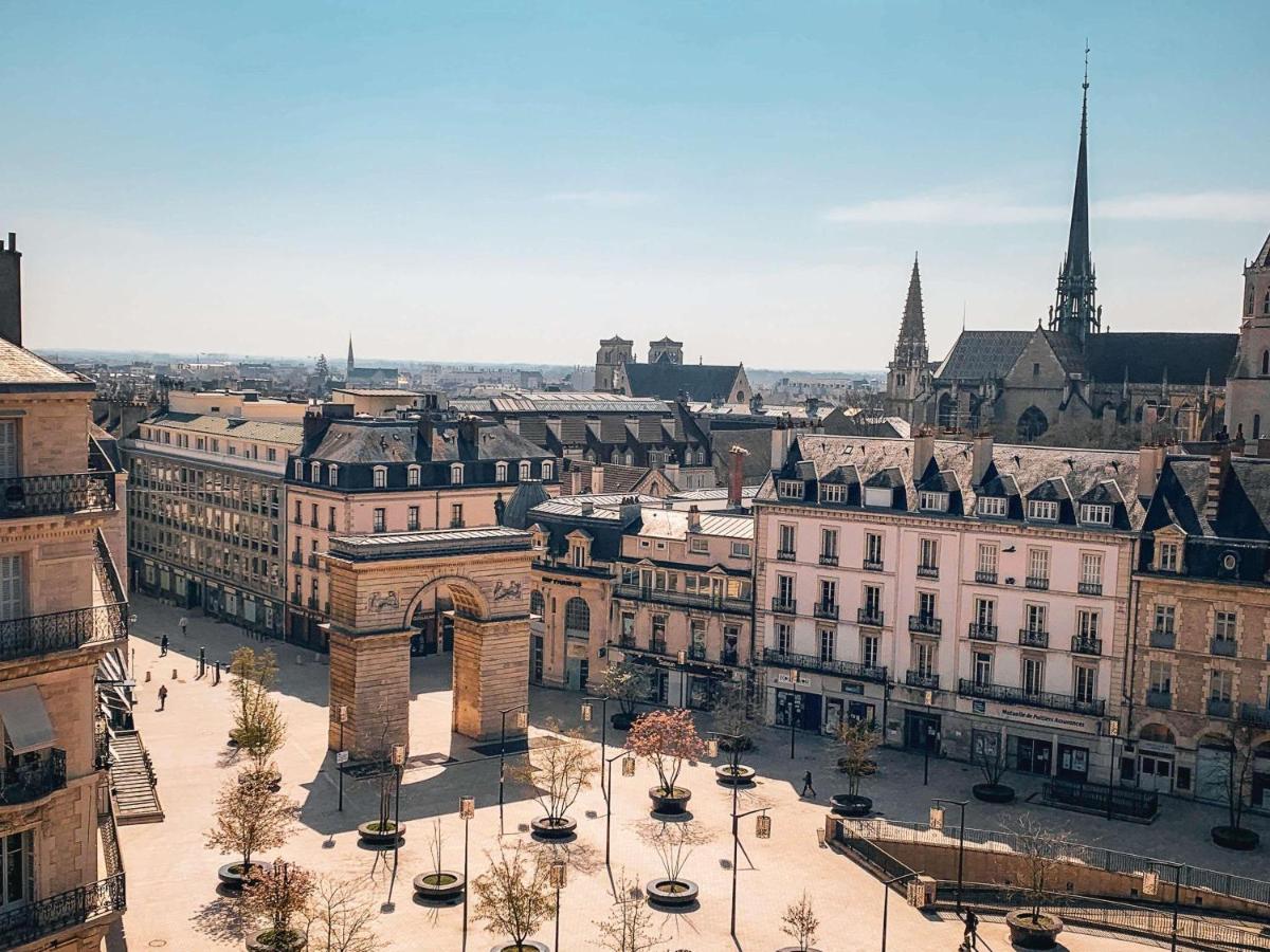Vue générale sur Dijon ou vue de la ville depuis l'hôtel