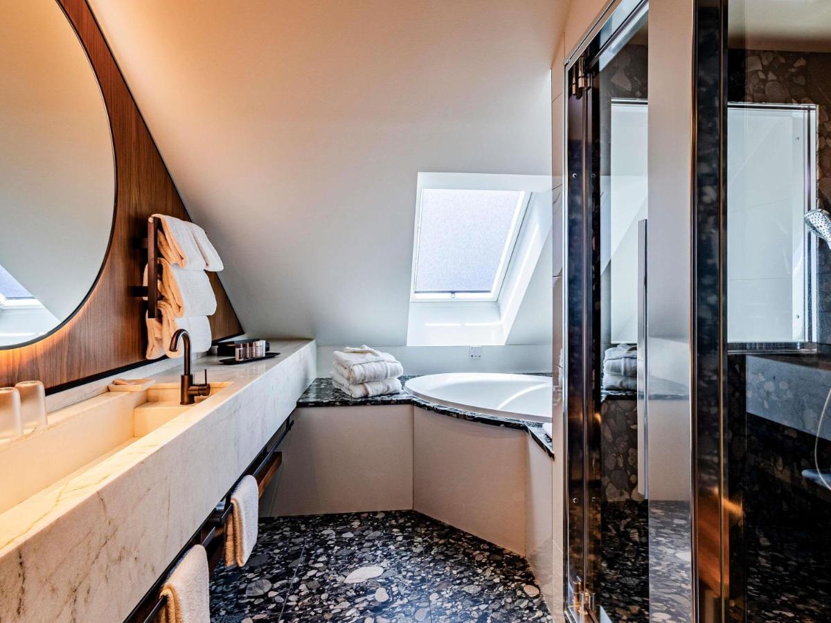 Salle de bains dans l'établissement Grand Hôtel La Cloche Dijon - MGallery Collection