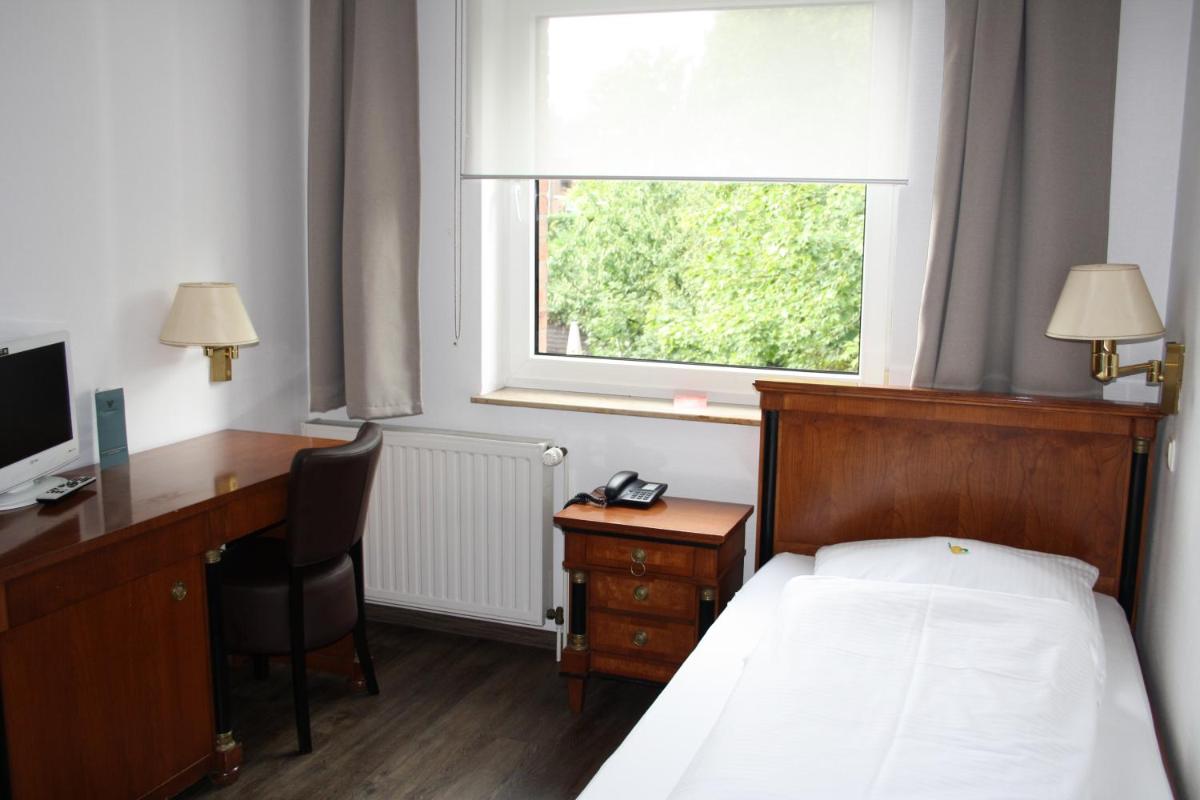 Hotel Schwarzer Adler - Housity