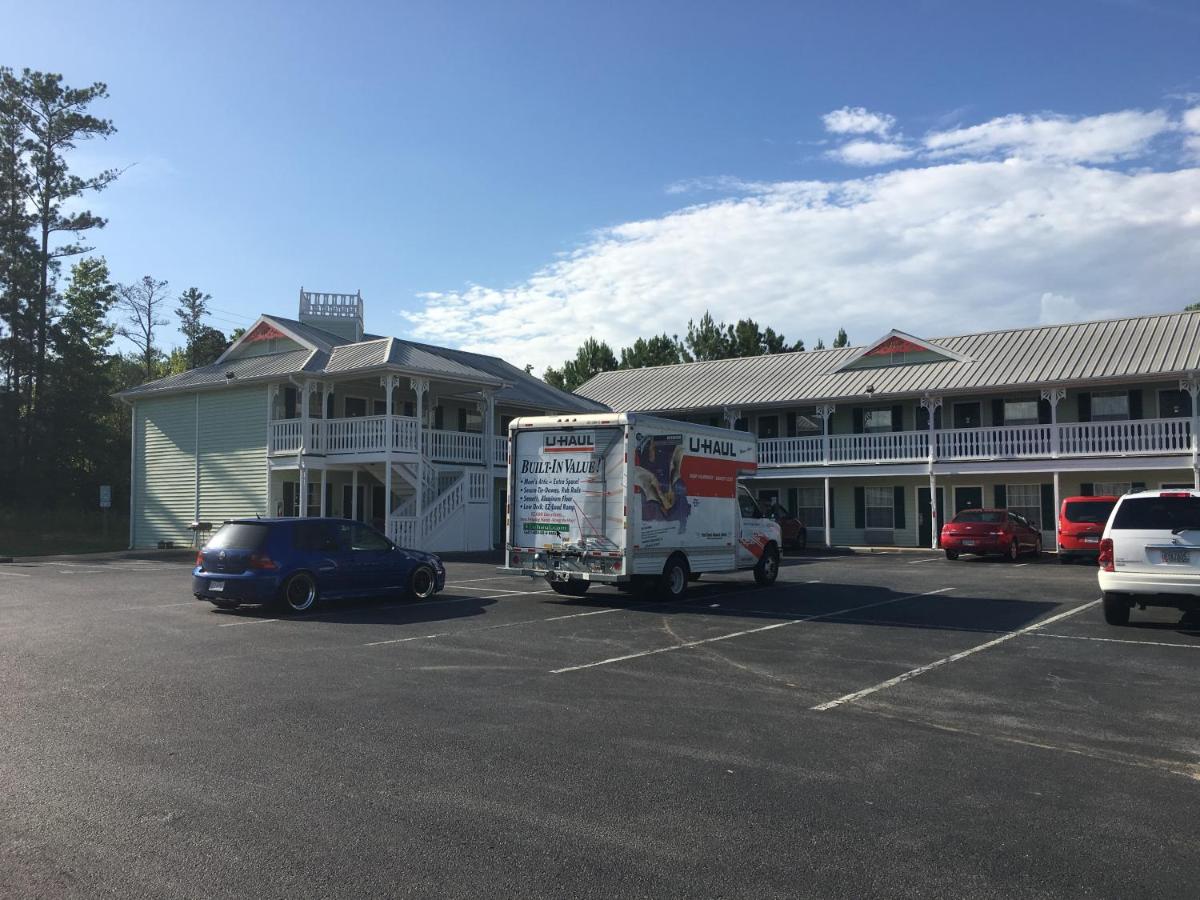 Woodstream Inn - Housity
