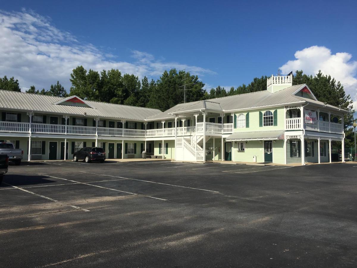 Woodstream Inn - Housity