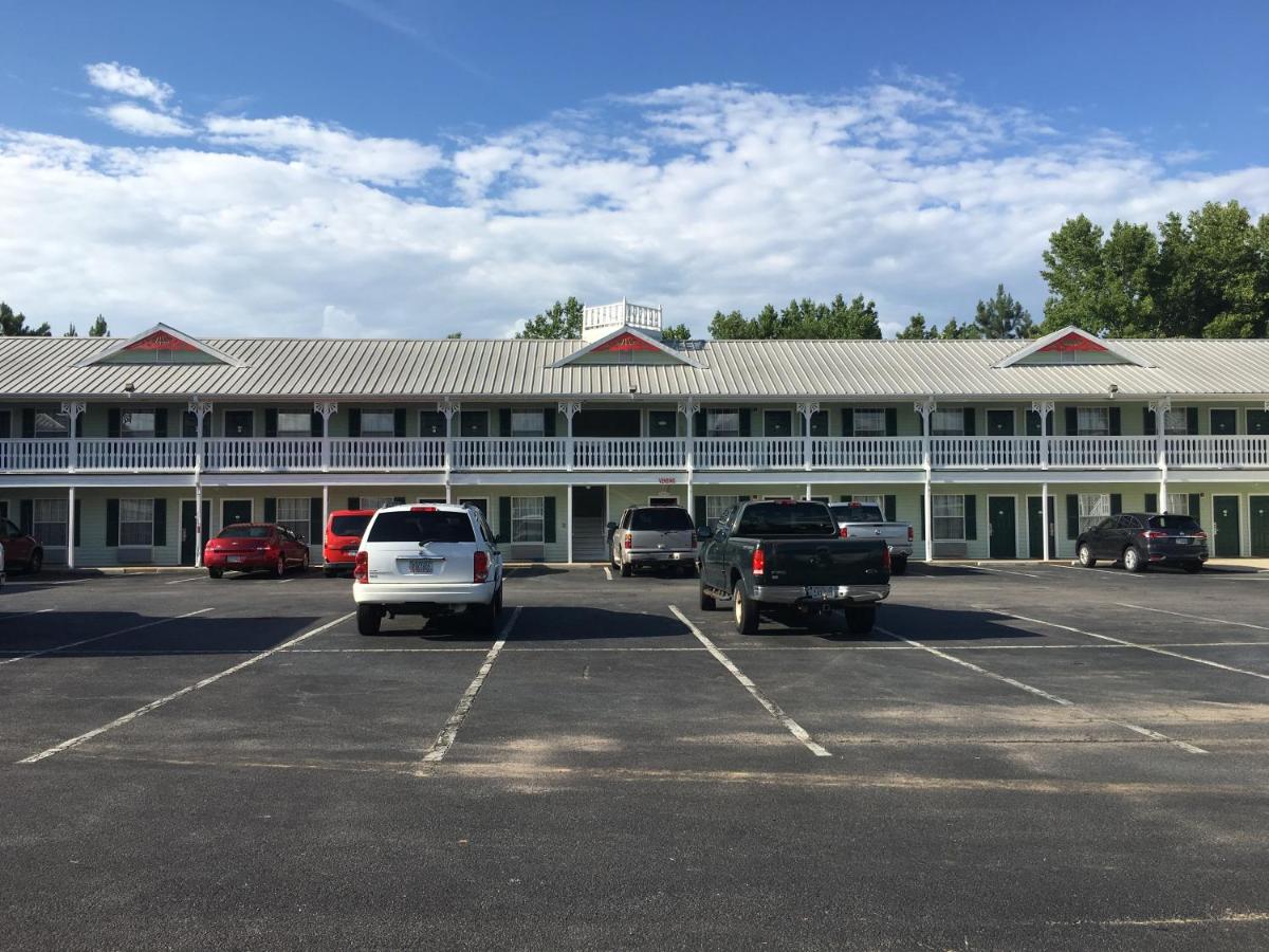 Woodstream Inn - Housity