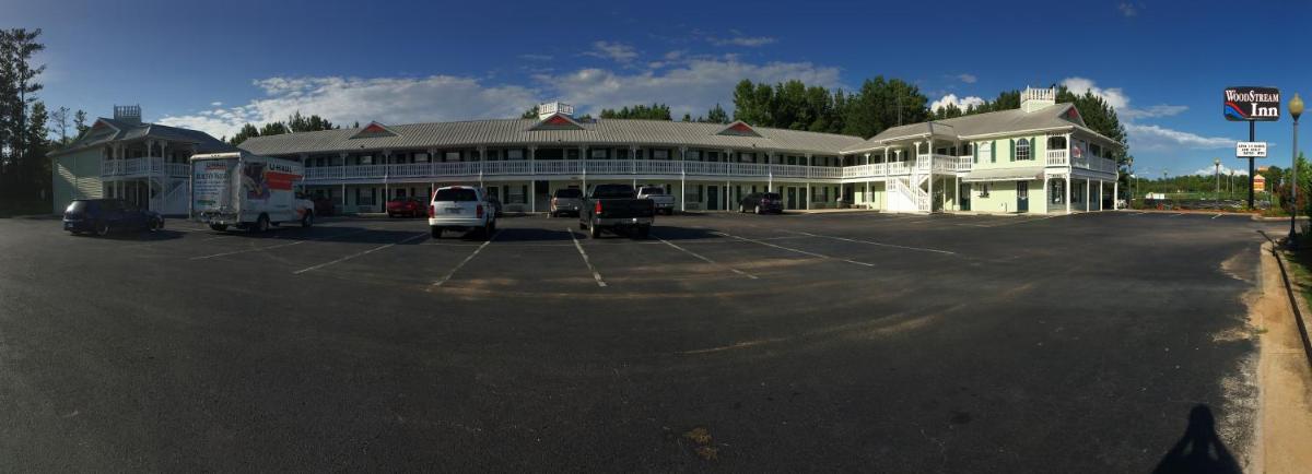 Woodstream Inn - Housity