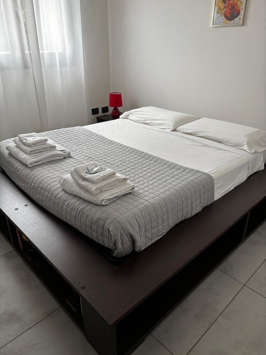 Modern Apartment with Balcony 2 Bedrooms & 2 Bathrooms near Cremona Fair - Housity