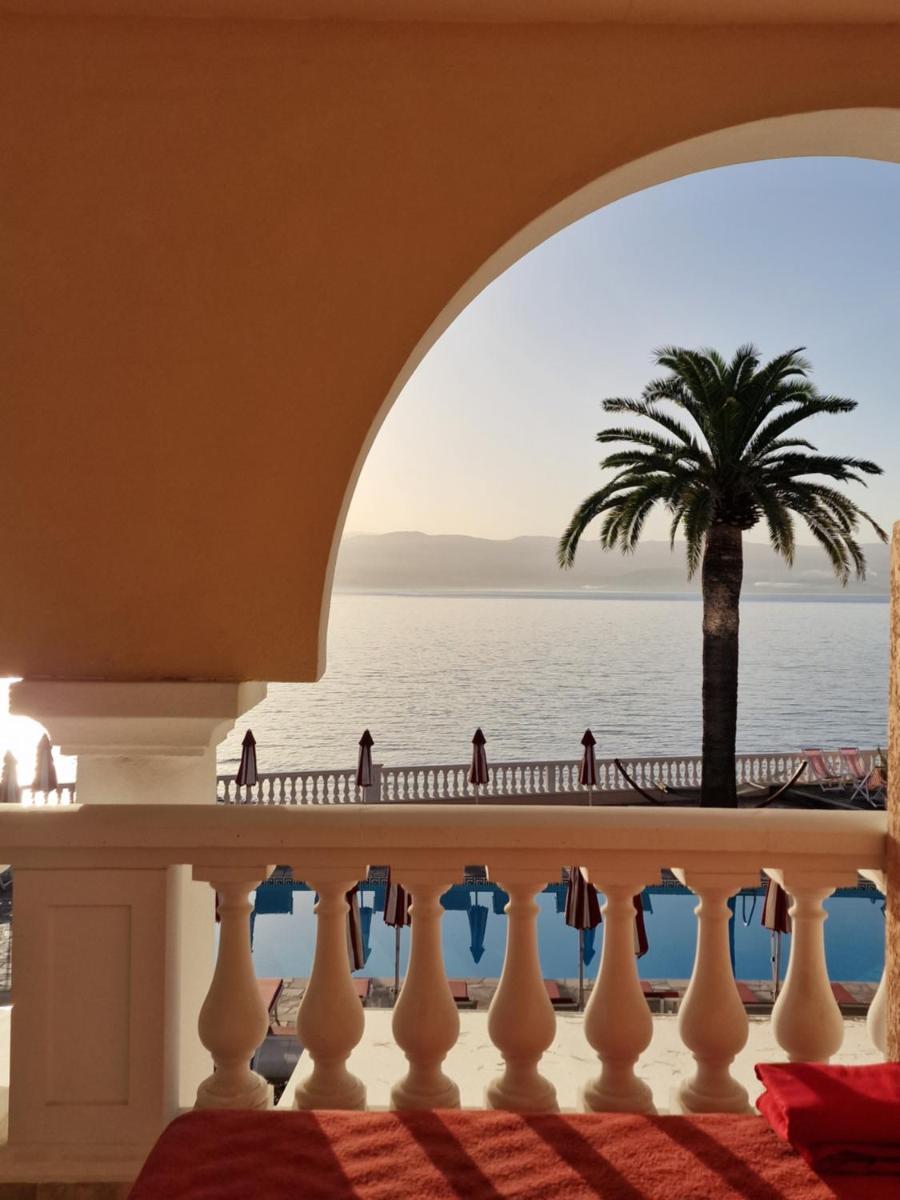 Vue générale sur la mer ou vue sur la mer prise depuis l'hôtel