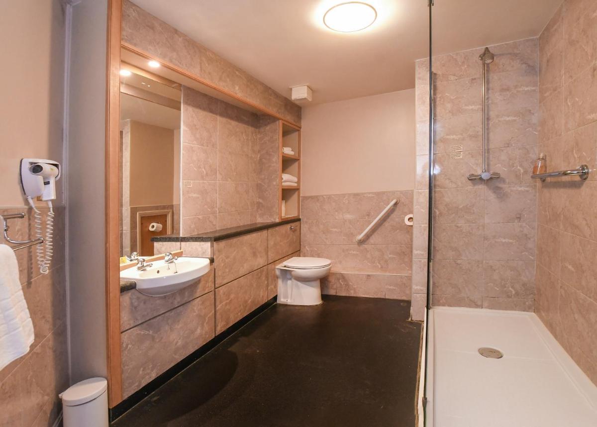 The Queens Hotel - Housity
