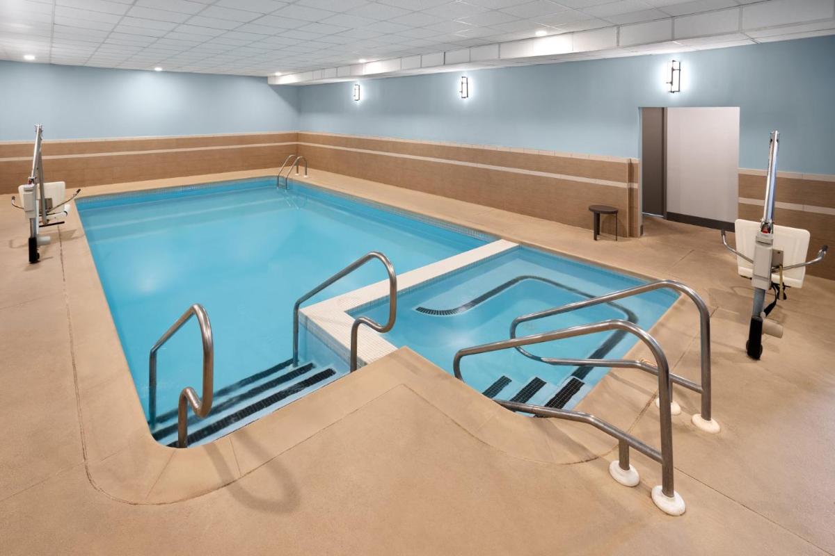 Holiday Inn Express & Suites Wyomissing, an IHG Hotel - Housity