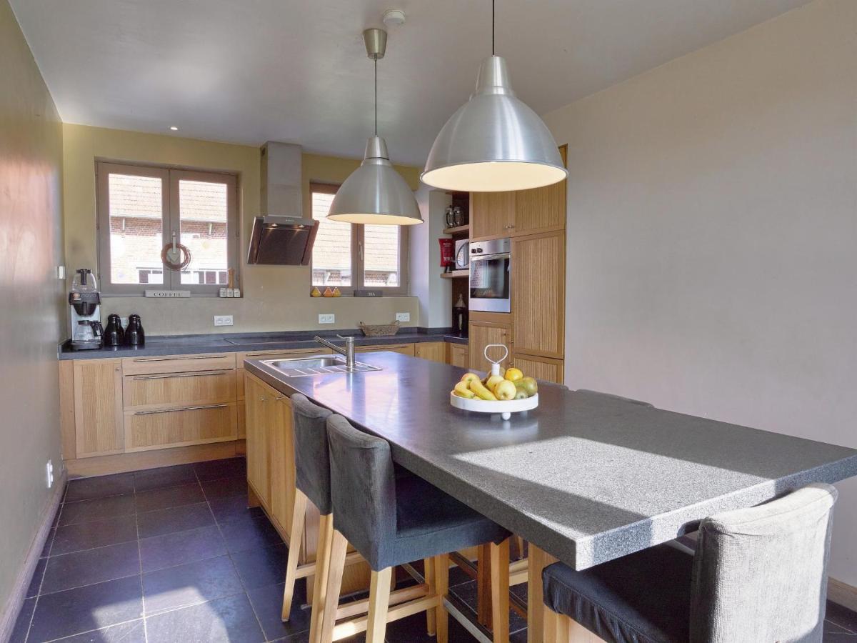 Beautiful mansion with cozy open fireplace nearby the coast - Housity