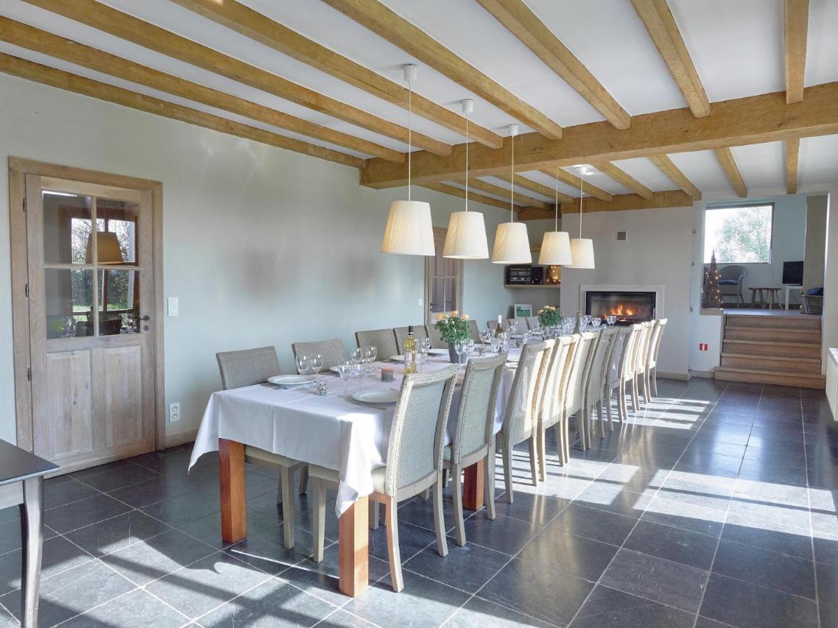 Beautiful mansion with cozy open fireplace nearby the coast - Housity