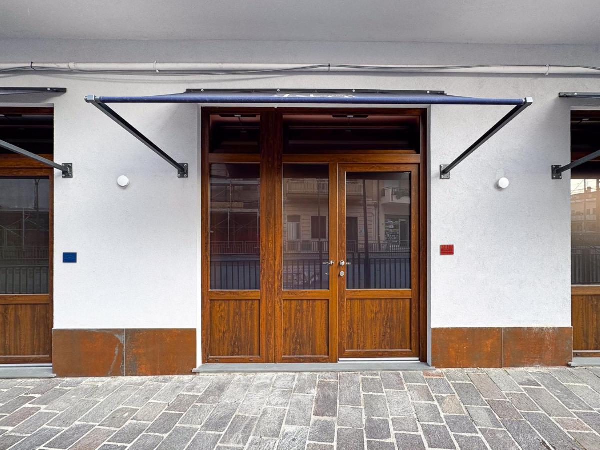 Blu Rooms - Rooms to Rest by Host Hero - Housity