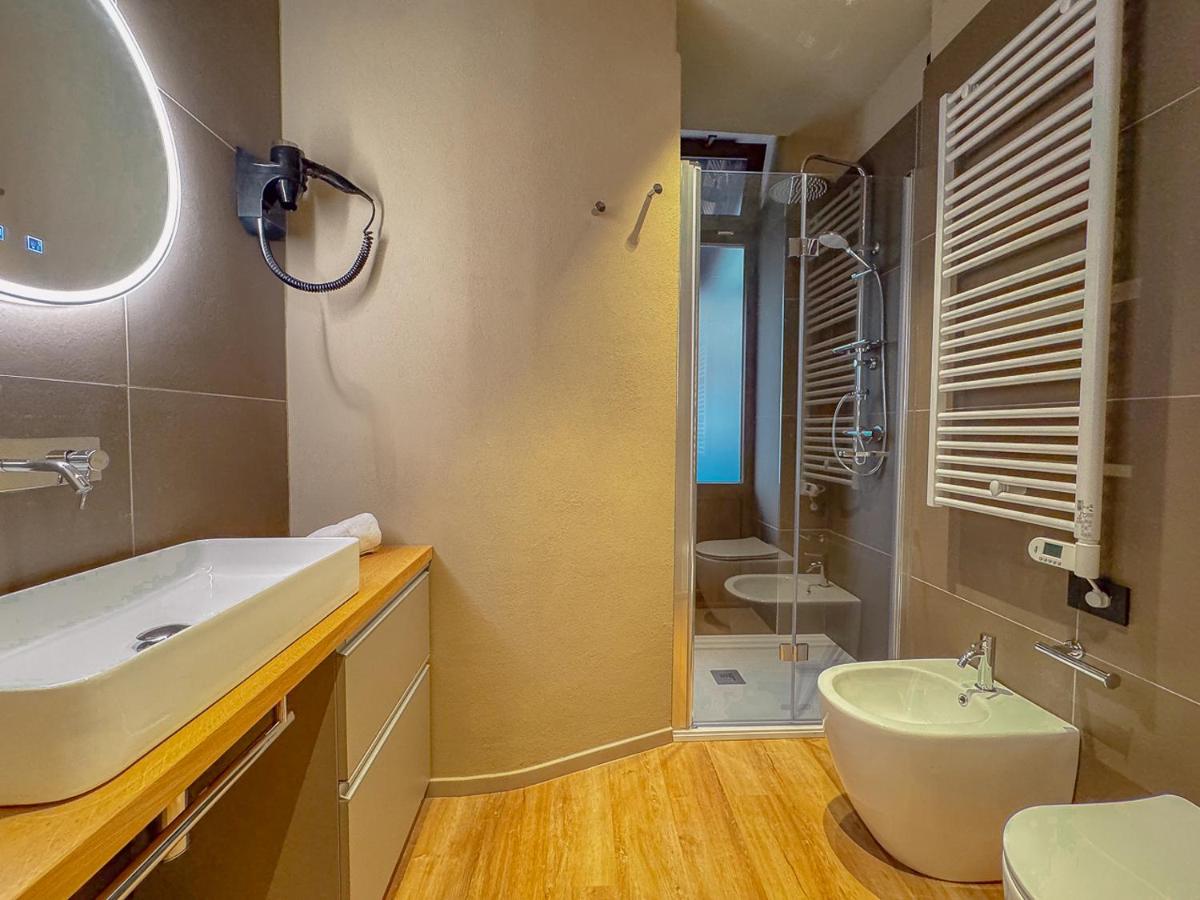 Blu Rooms - Rooms to Rest by Host Hero - Housity