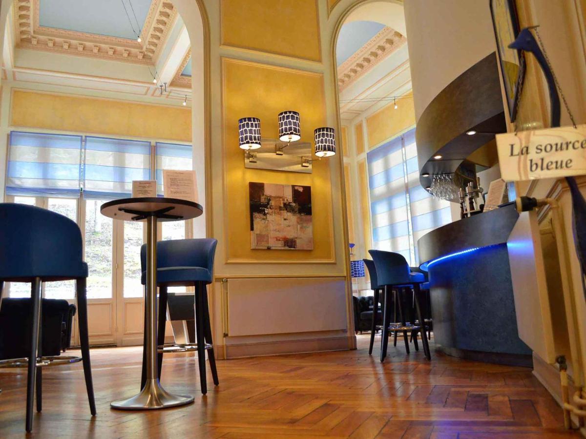 Coin salon dans l'établissement Mercure Saint Nectaire - Spa & Bien-Être