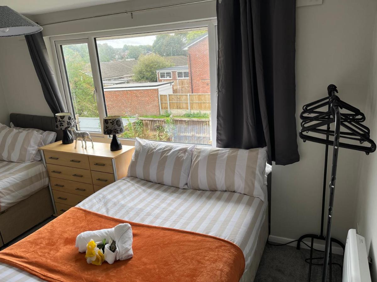 Apartment in Rugeley Trades and Visitors to Cannock Chase - Housity