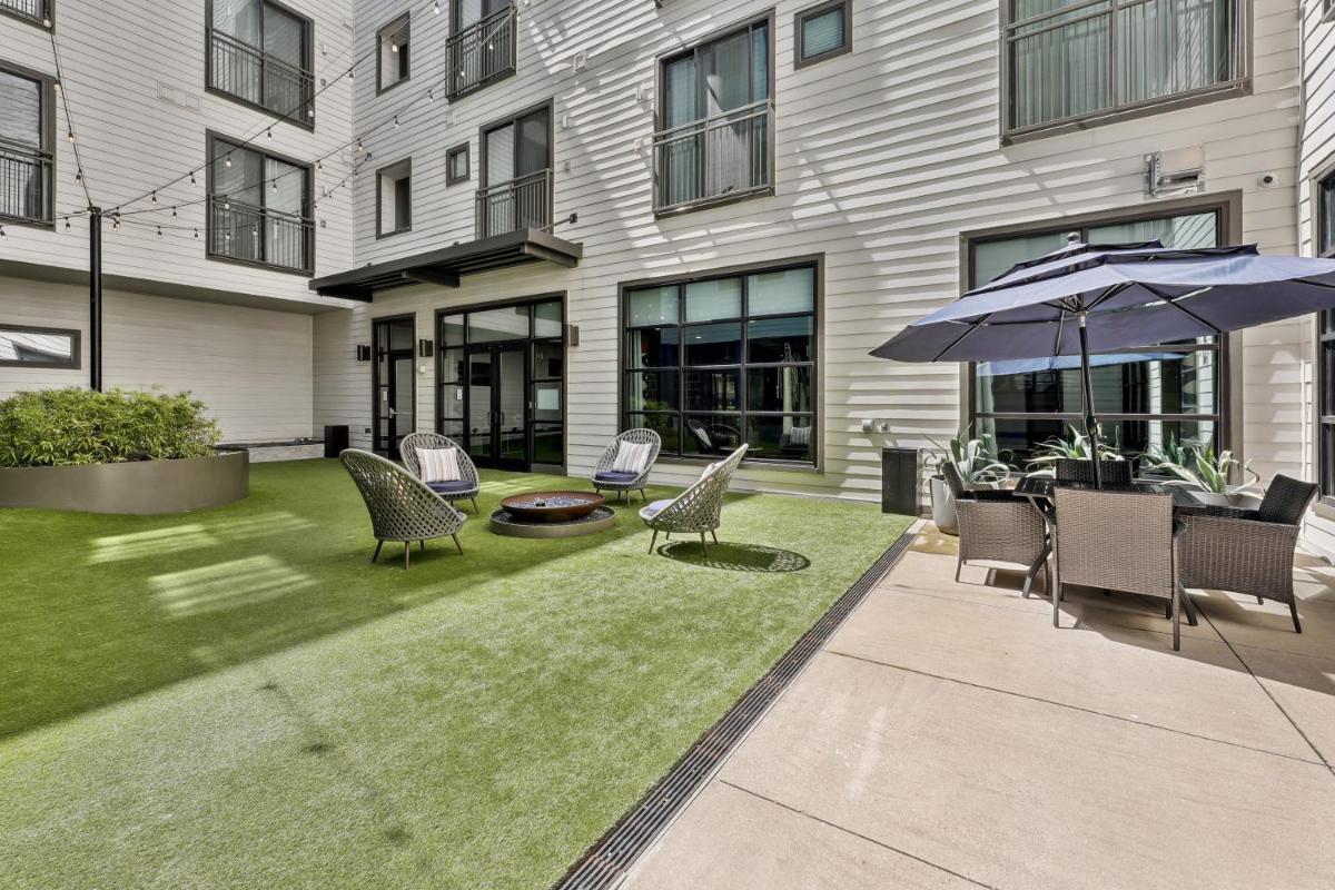 Sentral East Austin at 1630 E Sixth - Housity