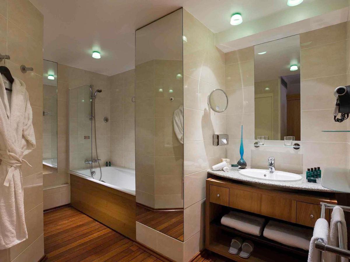 Salle de bains dans l'établissement Sofitel Biarritz Le Miramar Thalassa