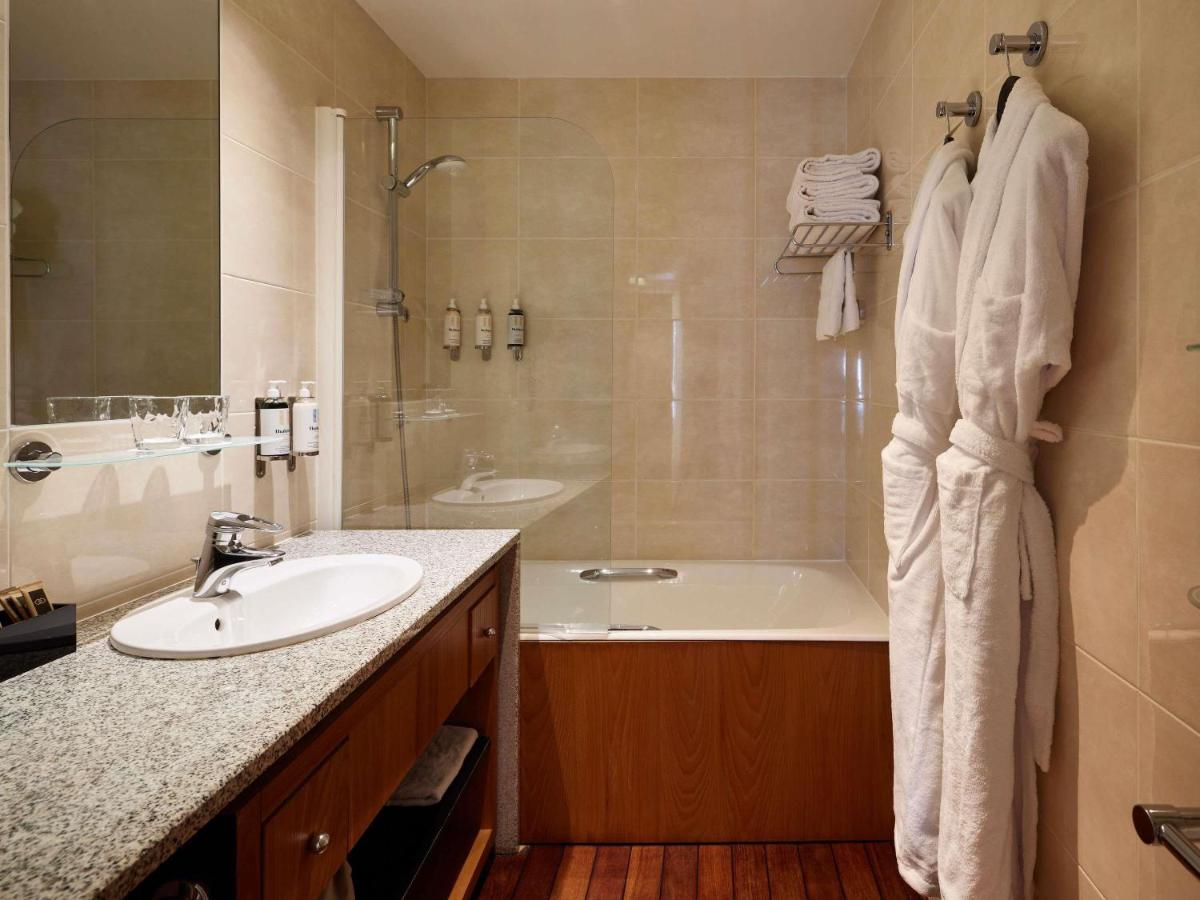 Salle de bains dans l'établissement Sofitel Biarritz Le Miramar Thalassa