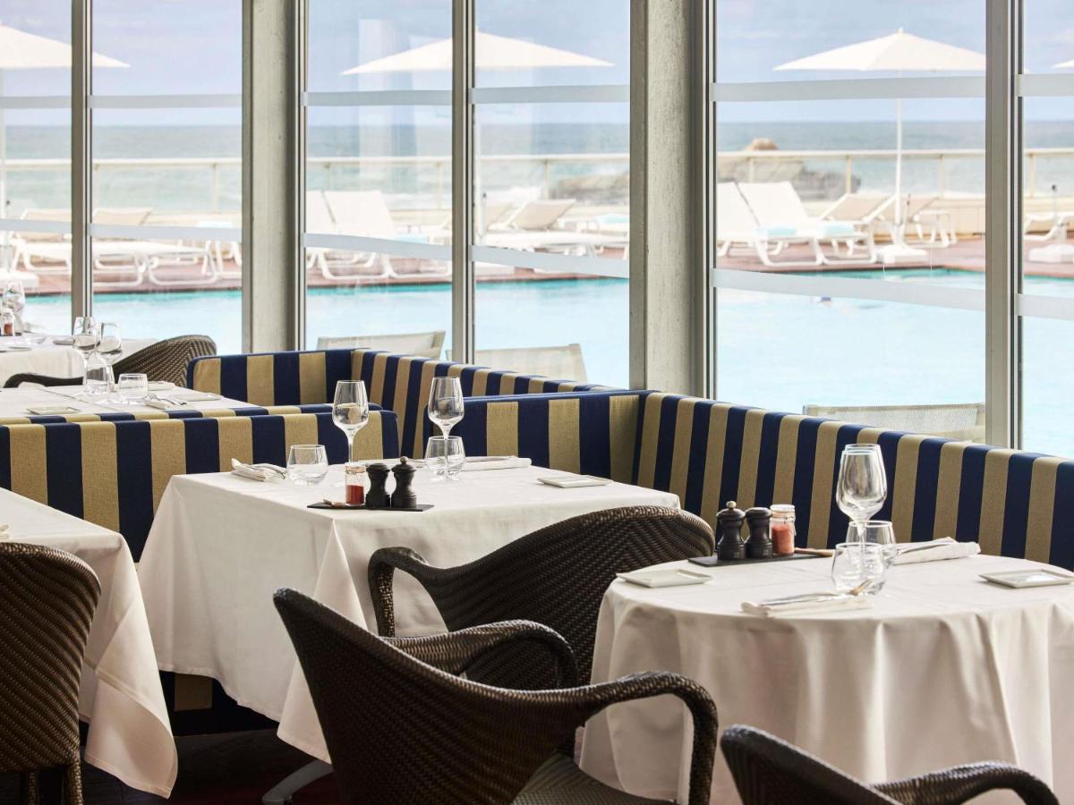 Restaurant ou autre lieu de restauration dans l'établissement Sofitel Biarritz Le Miramar Thalassa