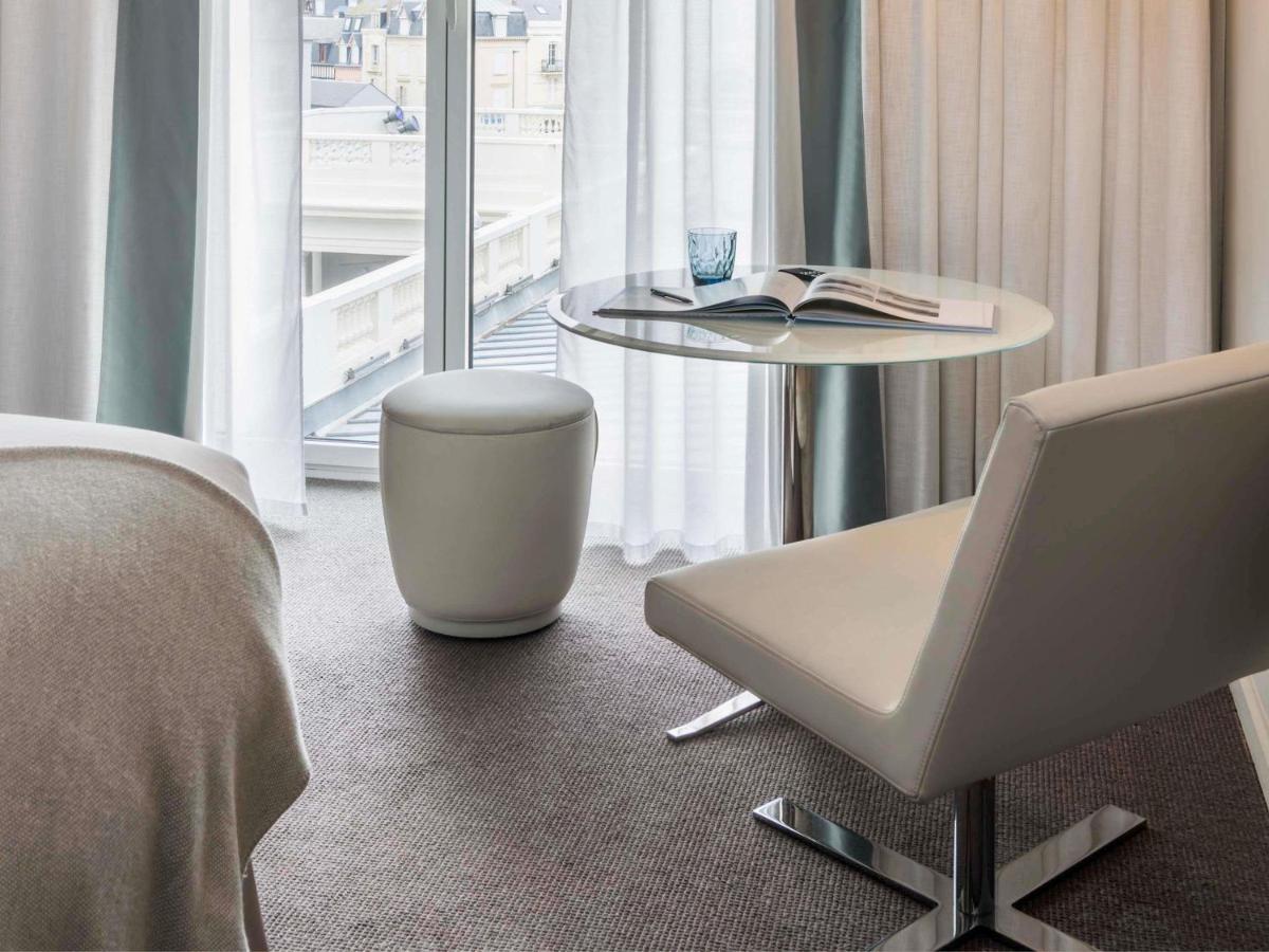 Coin salon dans l'établissement Cures Marines Hotel Thalasso & Spa Trouville - MGallery Collection