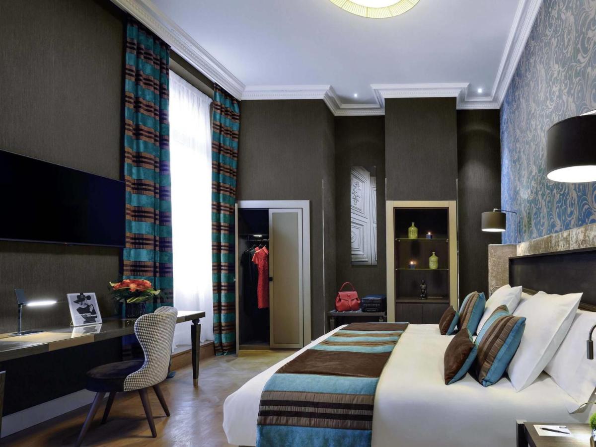 Télévision ou salle de divertissement dans l'établissement La Cour des Consuls Hotel & Spa Toulouse - MGallery Collection