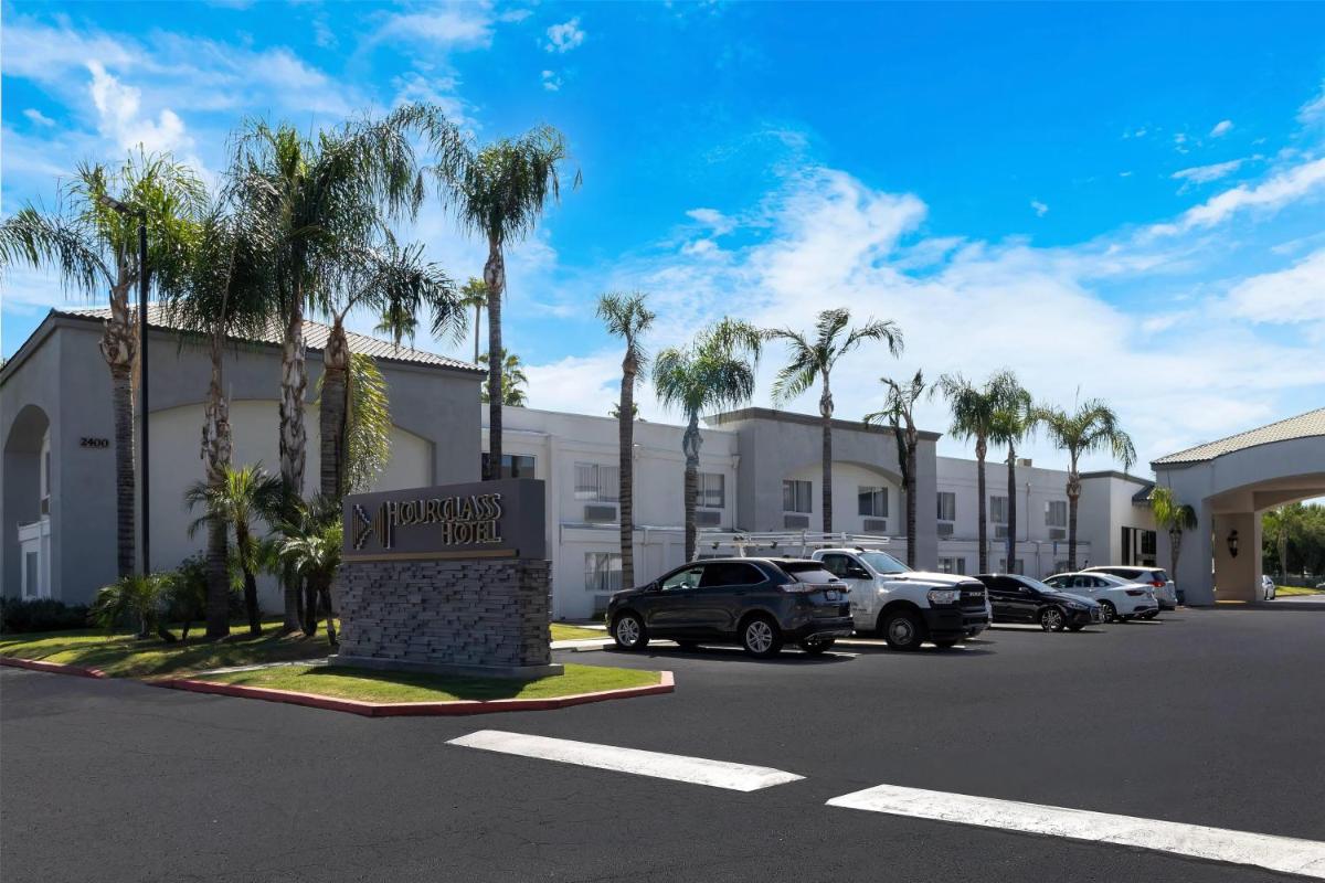 Hourglass Hotel, Trademark Collection by Wyndham - Housity