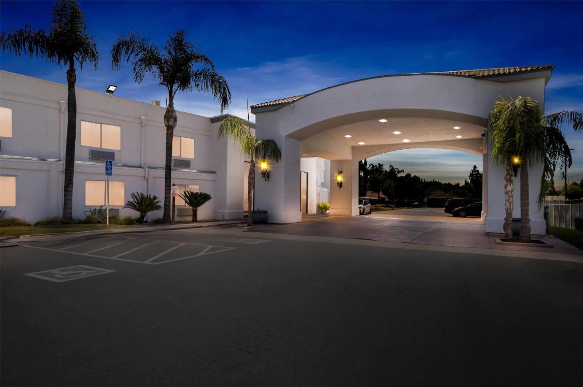 Hourglass Hotel, Trademark Collection by Wyndham - Housity