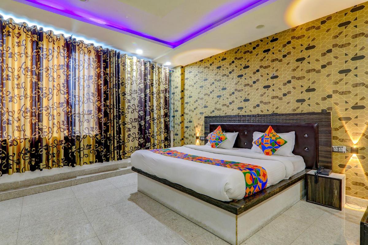 FabHotel Gold Galaxy - Housity