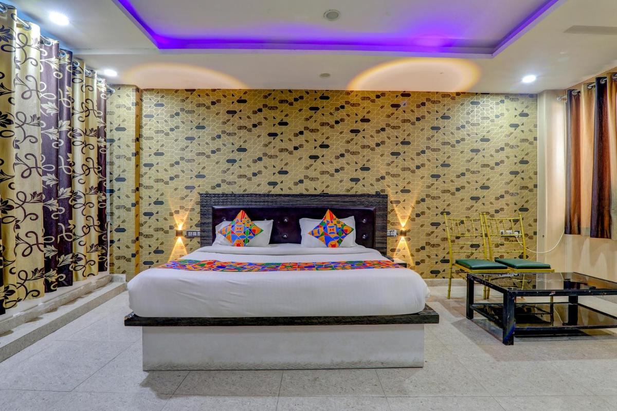 FabHotel Gold Galaxy - Housity